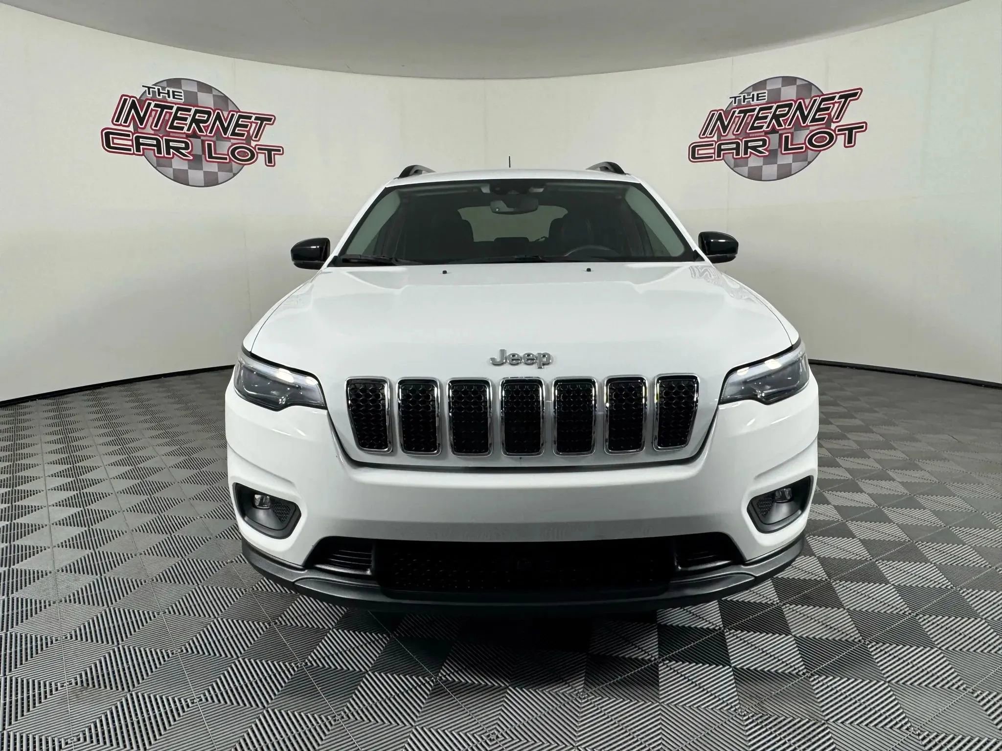 Used 2022 Jeep Cherokee Latitude Lux FWD image 2