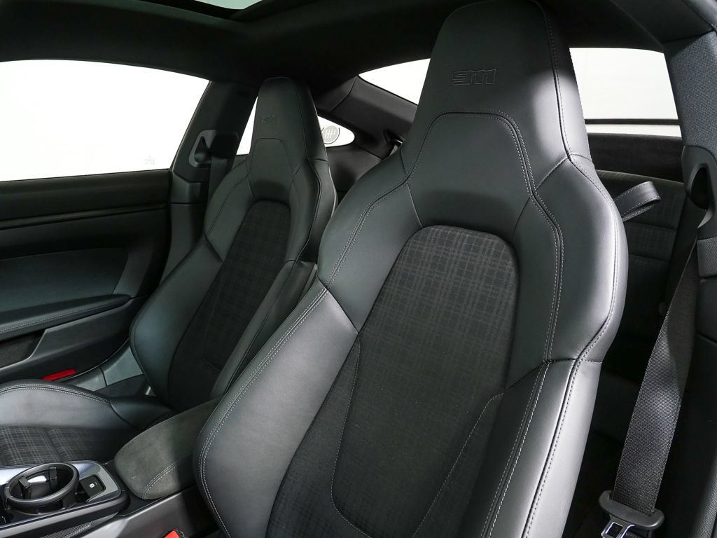 Certified 2025 Porsche 911 Carrera RWD image 5