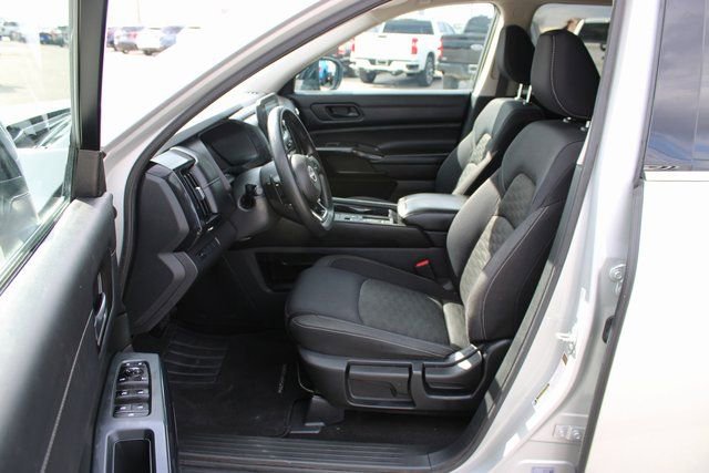Used 2023 Nissan Pathfinder S image 14