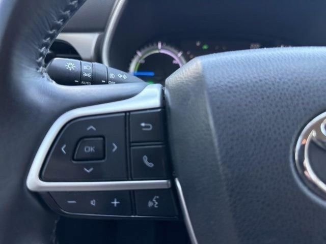 Used 2023 Toyota Highlander XLE AWD/4WD image 24