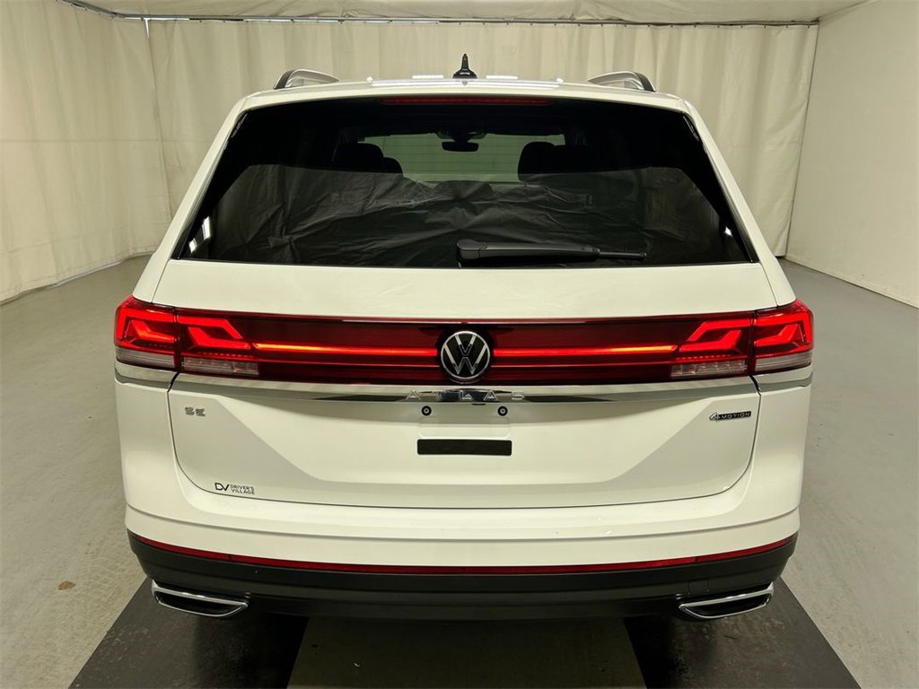 Certified 2025 Volkswagen Atlas SE image 3