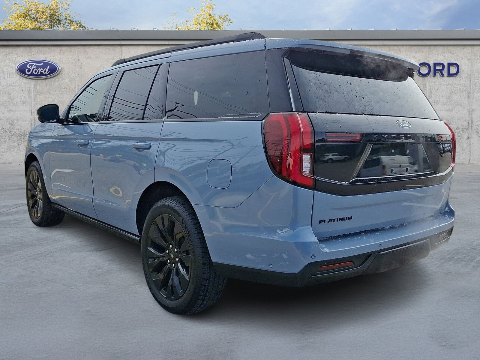 Used 2025 Ford Expedition Platinum w/ Stealth Appearance Package image 4