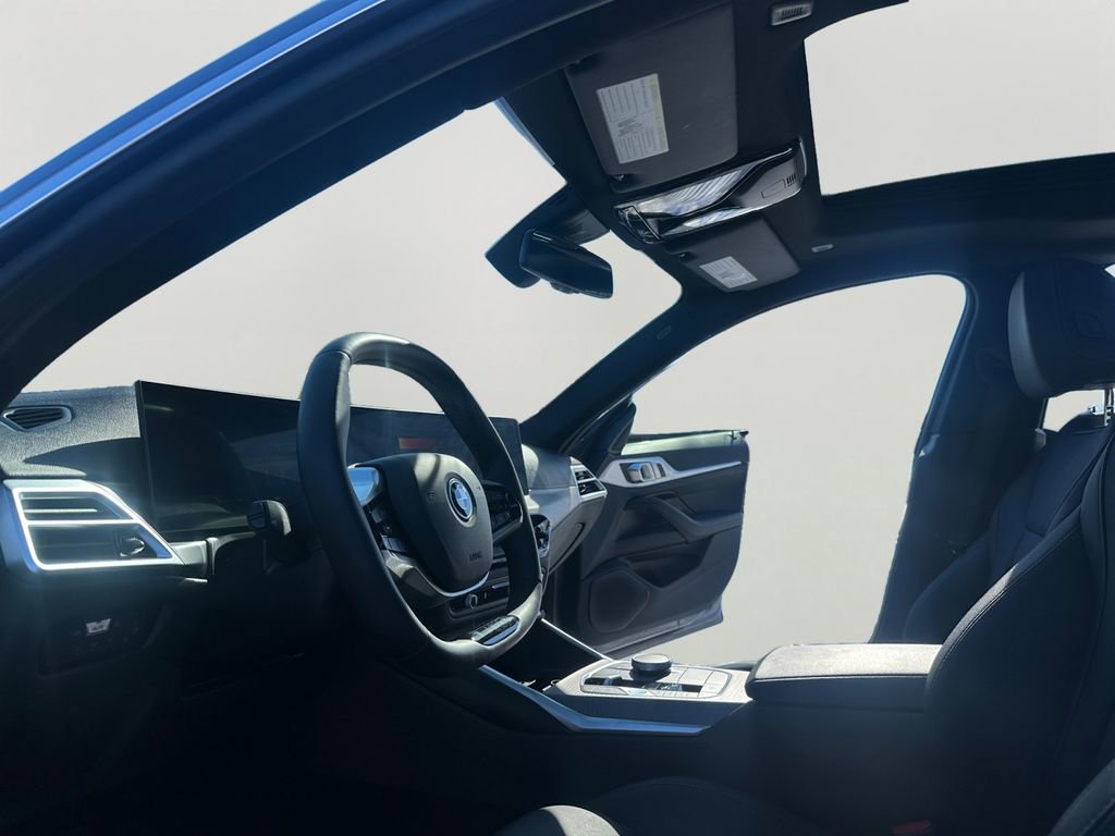 Used 2025 BMW i4 xDrive40i w/ Parking Assistance Package image 9