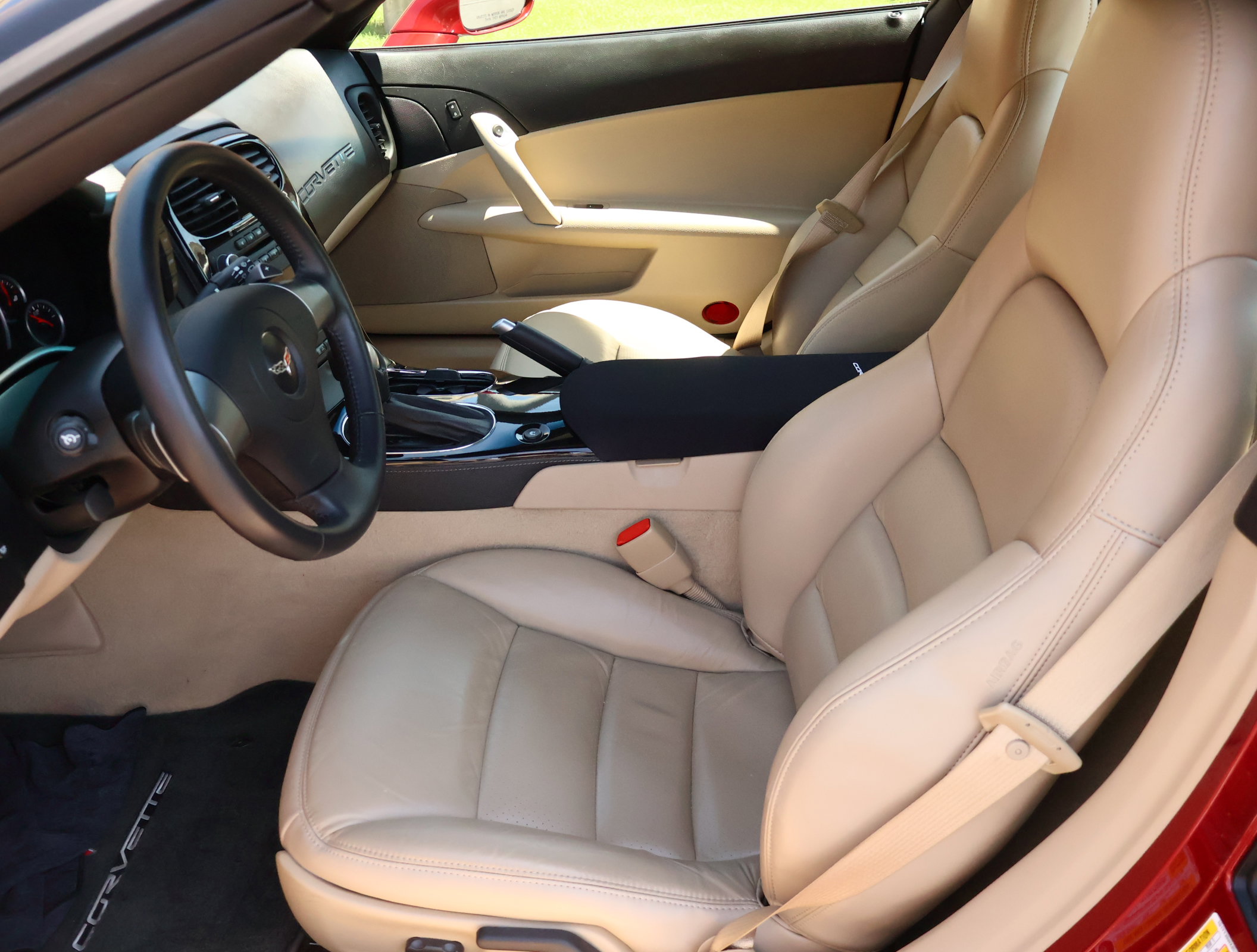 Used 2008 Chevrolet Corvette Coupe w/ Z51 Performance Package RWD image 9