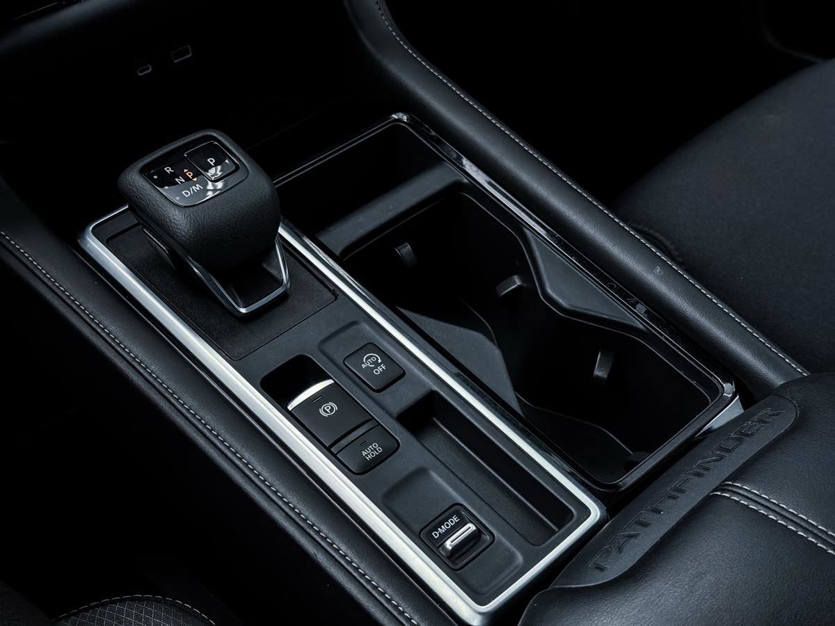 Used 2025 Nissan Pathfinder SV image 44