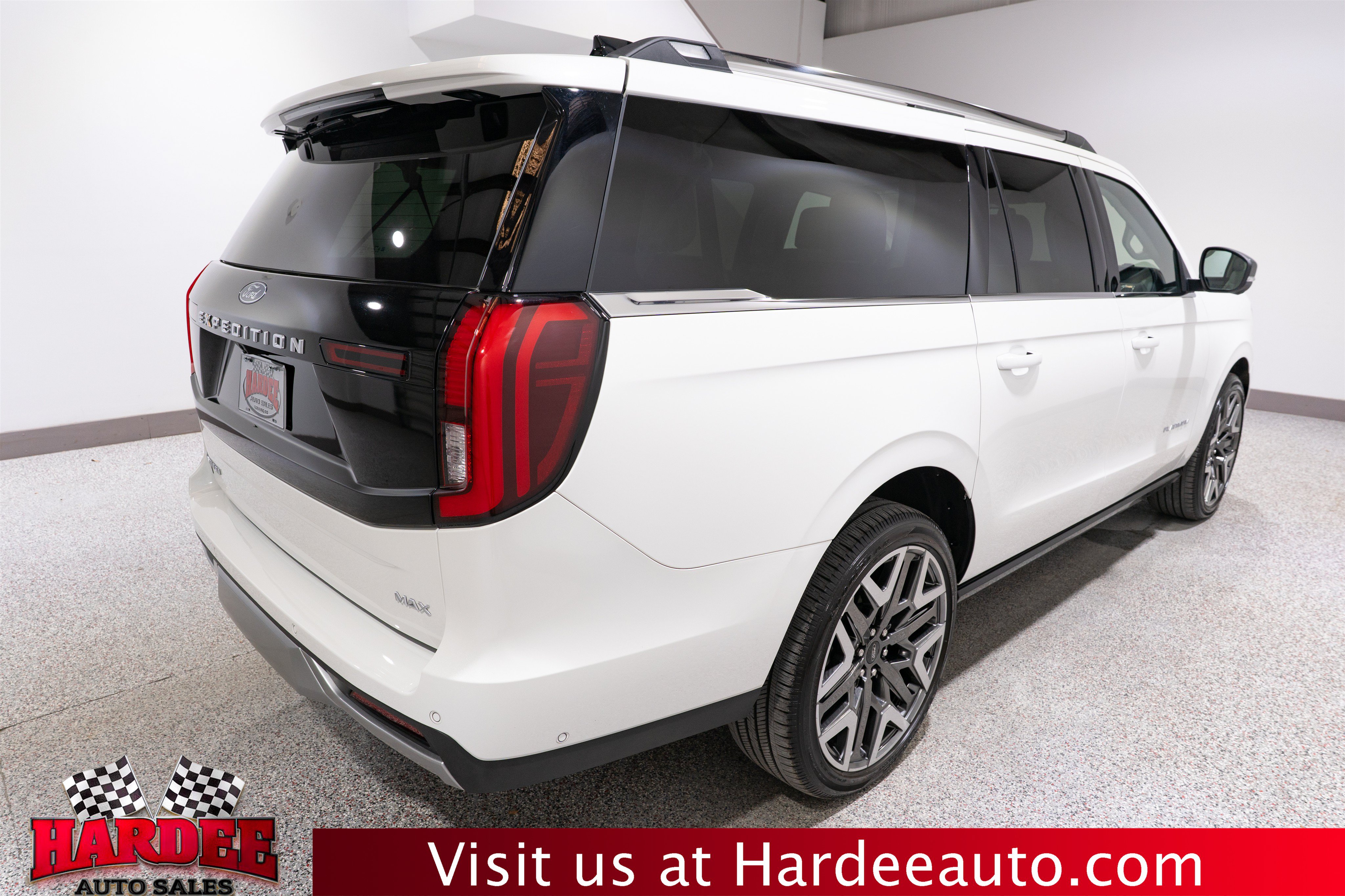 Used 2025 Ford Expedition Max Platinum w/ Platinum Ultimate Package AWD/4WD image 5