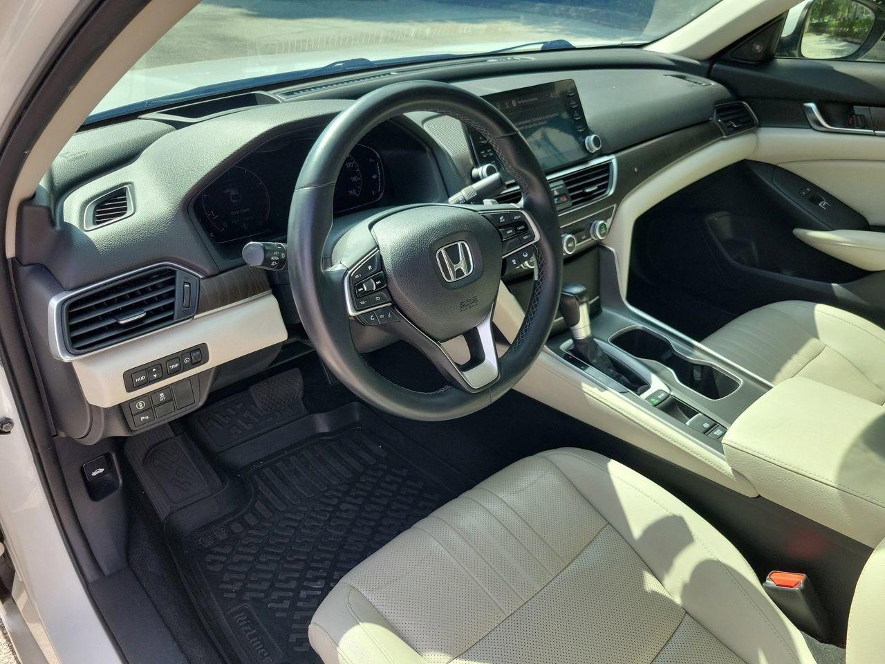Used 2018 Honda Accord Touring image 15