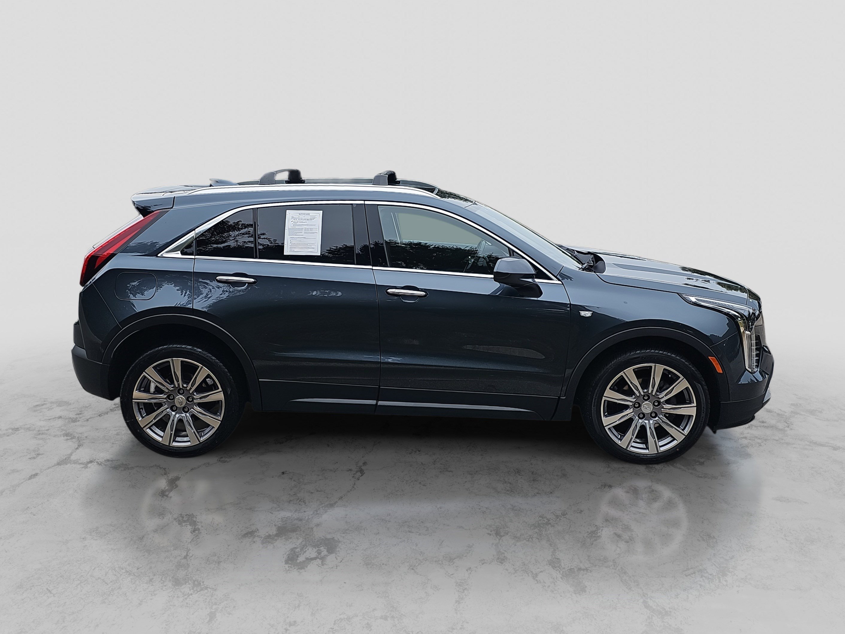 Used 2021 Cadillac XT4 Luxury w/ Cold Weather Package image 4
