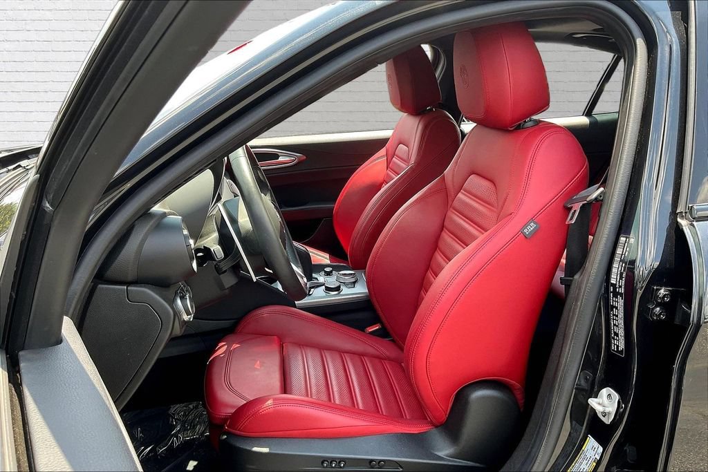 Used 2024 Alfa Romeo Giulia Veloce RWD image 21