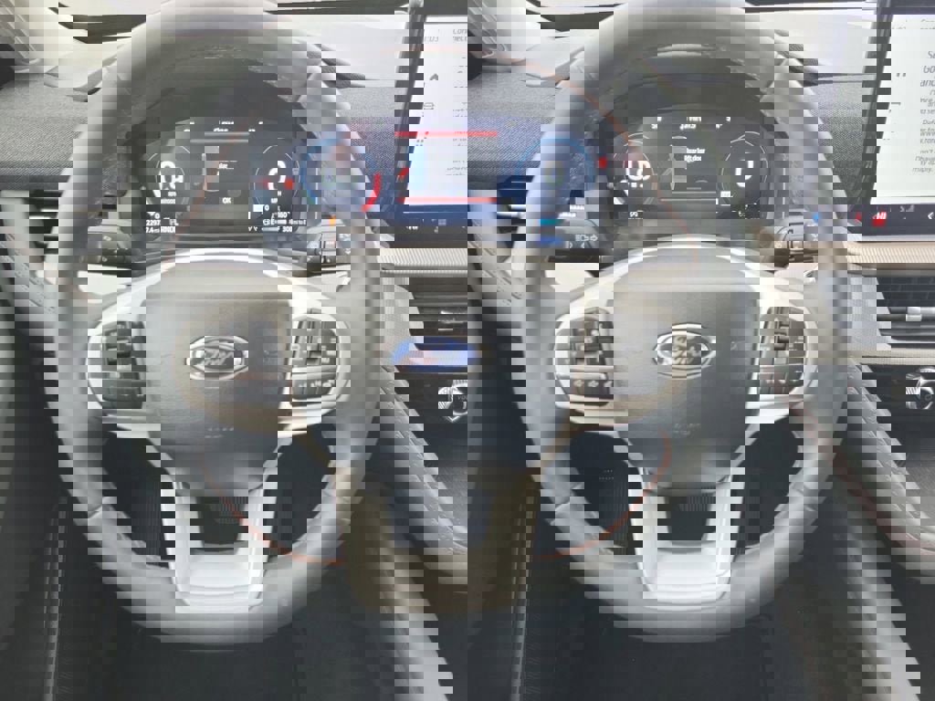 Used 2025 Ford Explorer Active image 12