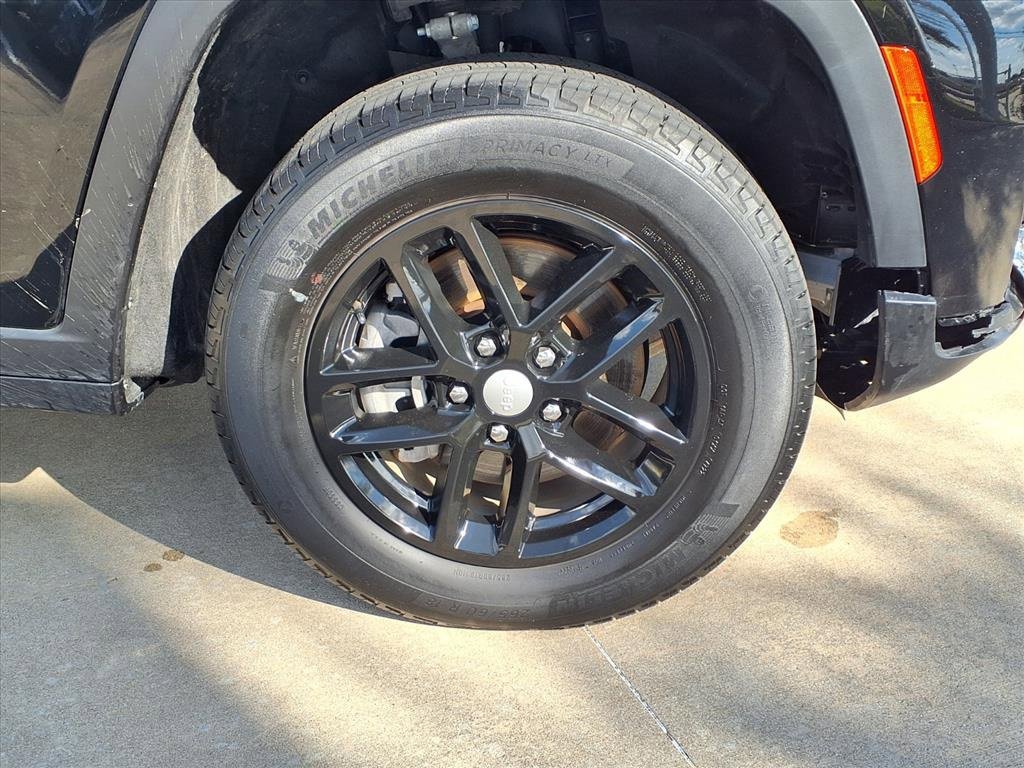 Used 2023 Jeep Grand Cherokee L Laredo w/ Luxury Tech Group I image 26