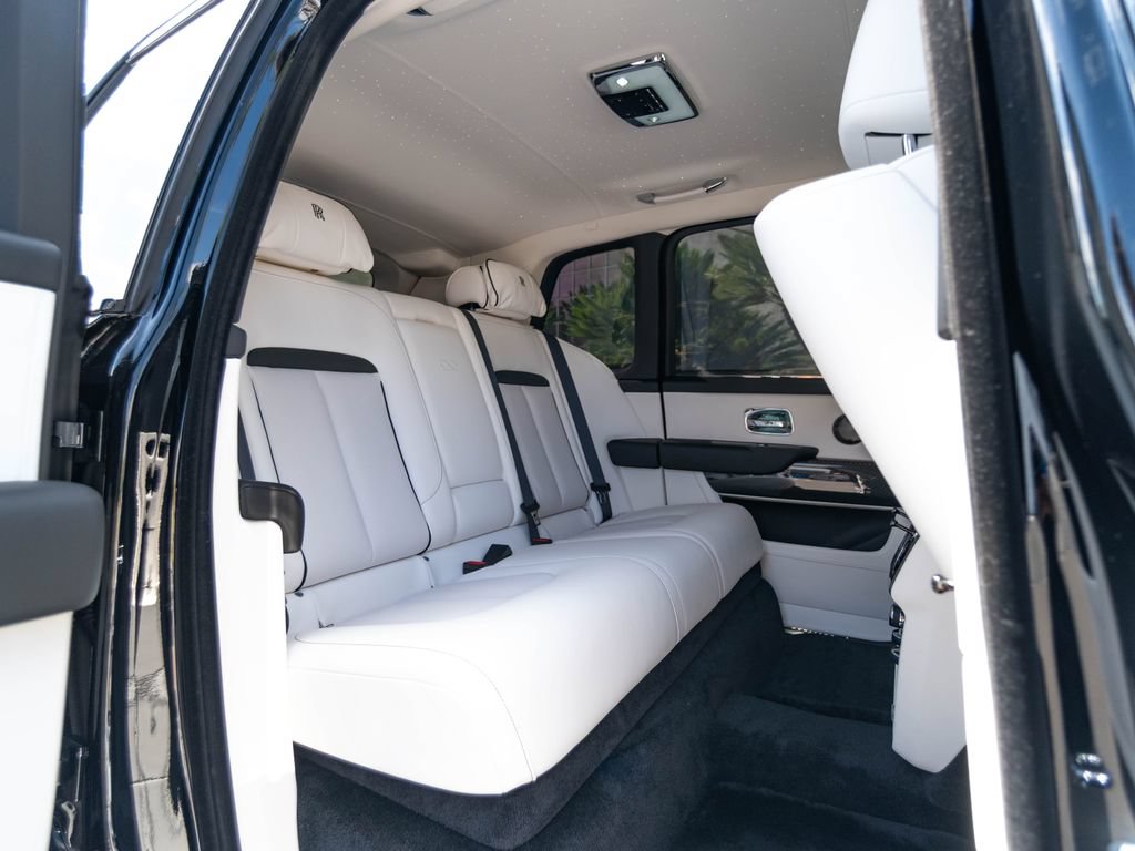 Used 2025 Rolls-Royce Cullinan Black Badge AWD/4WD image 30