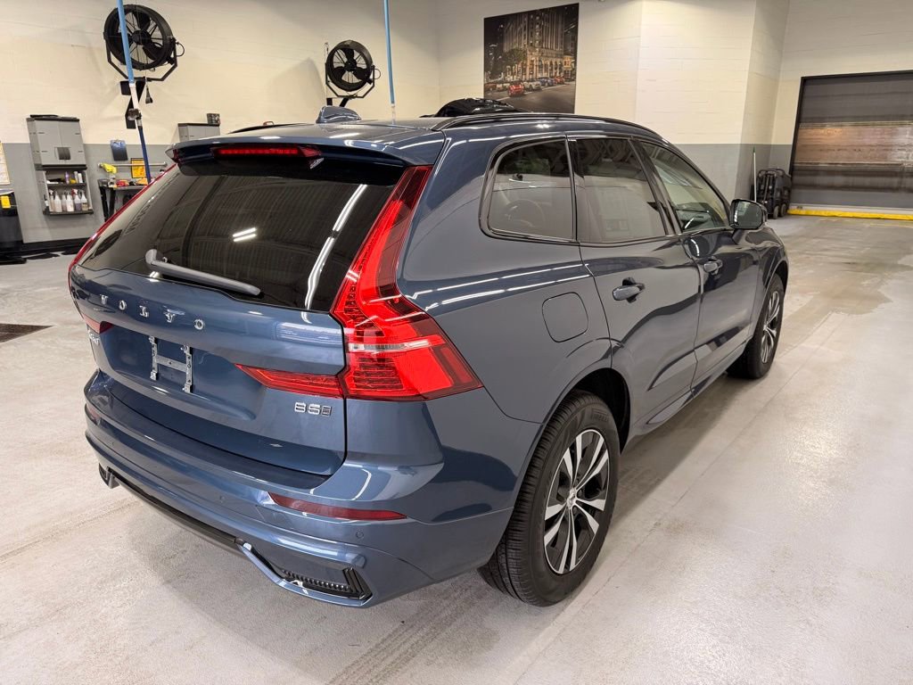 Used 2025 Volvo XC60 B5 Core w/ Climate Package image 5