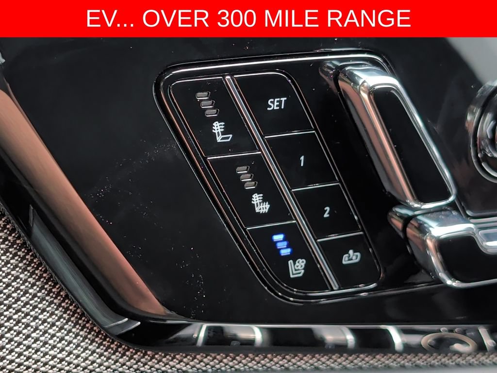 Used 2025 Cadillac Optiq Sport 2 w/ LPO, Floor Liner Package AWD/4WD image 27