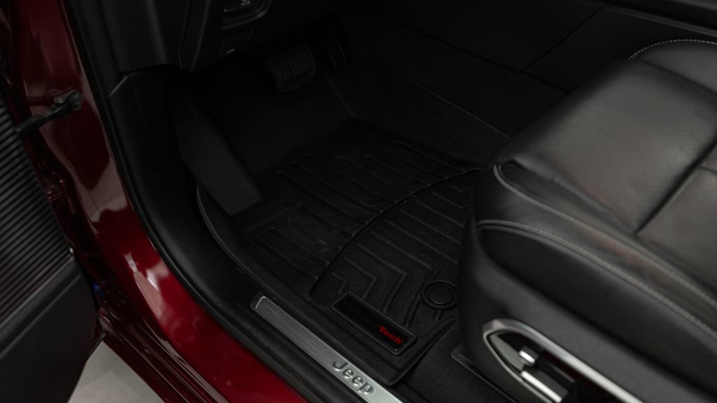 Used 2023 Jeep Grand Cherokee Overland w/ Advanced Protech Group III image 34