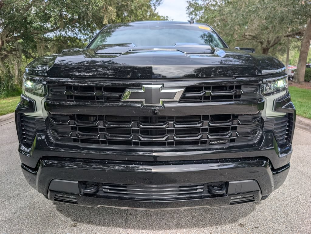 Used 2025 Chevrolet Silverado 1500 LT Trail Boss w/ Dark Appearance Package AWD/4WD image 2