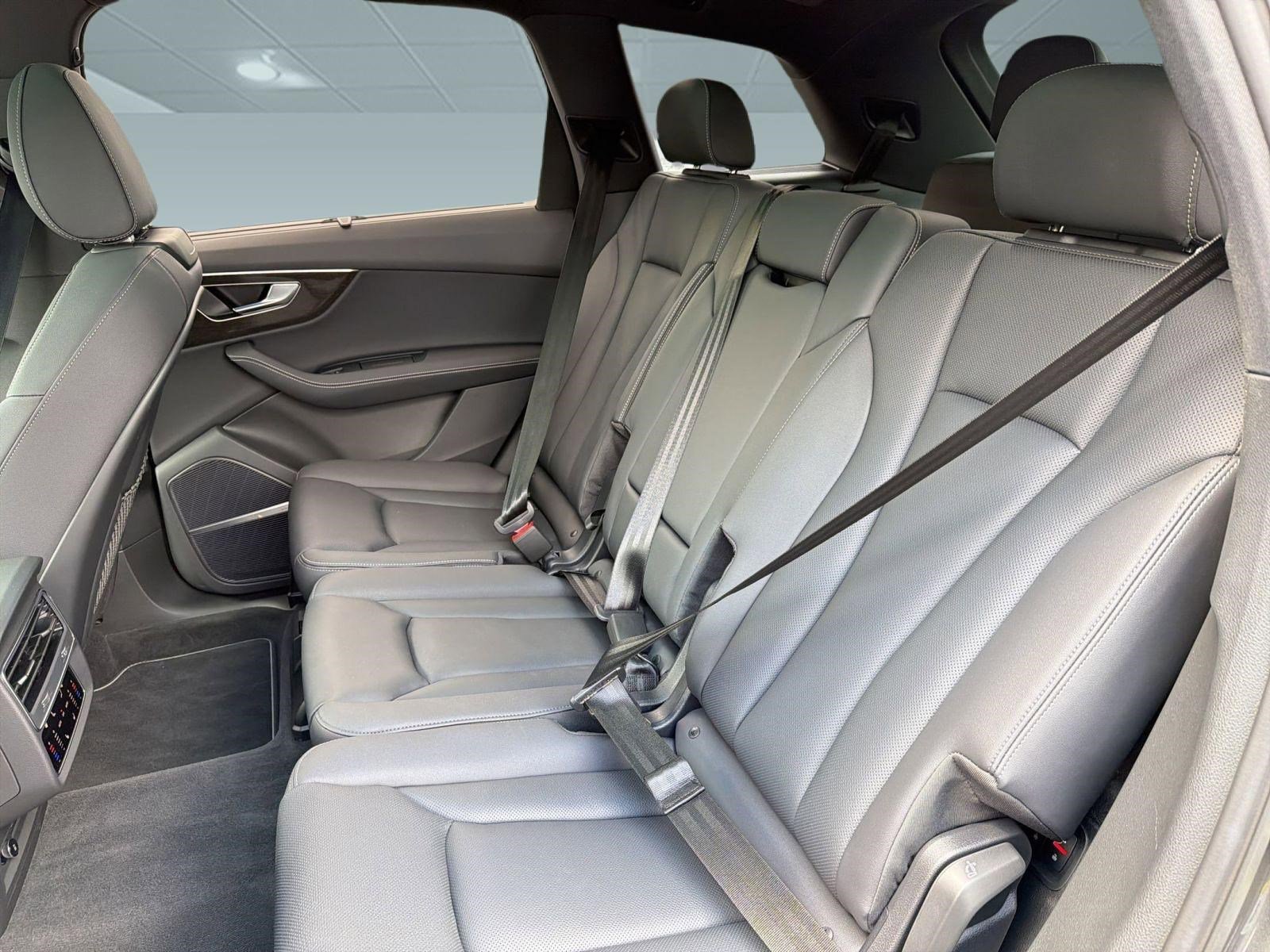 Used 2025 Audi Q7 3.0T Premium Plus AWD/4WD image 27