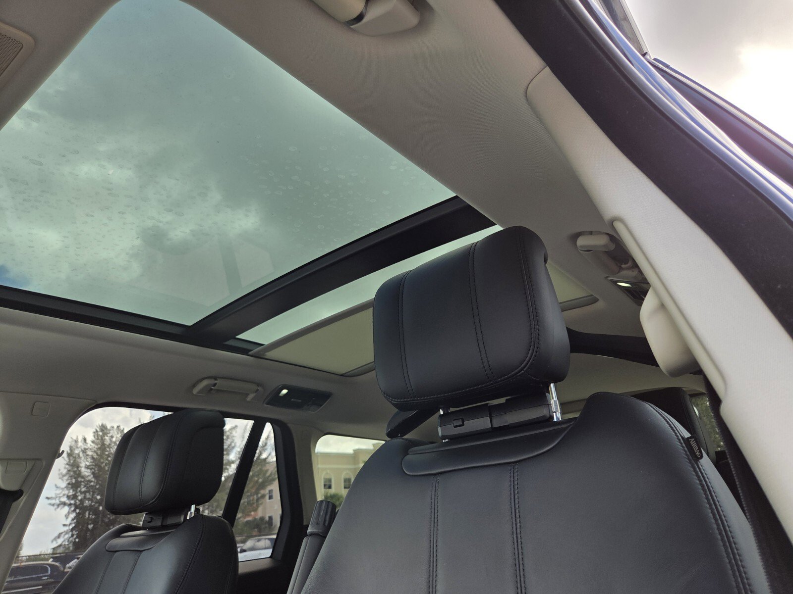 Used 2020 Land Rover Range Rover HSE image 25