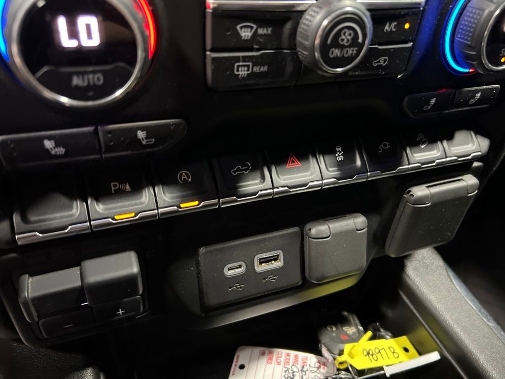 Used 2021 Chevrolet Silverado 1500 LT Trail Boss w/ Convenience Package II AWD/4WD image 32