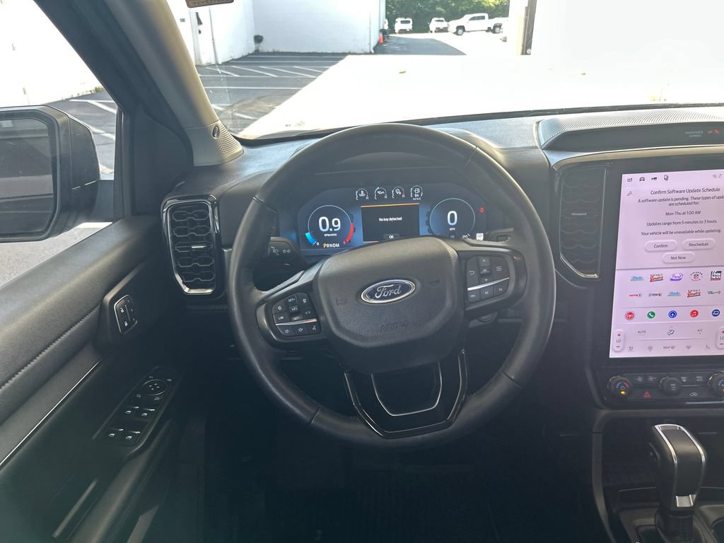 Used 2025 Ford Ranger Lariat w/ Black Appearance Package AWD/4WD image 16