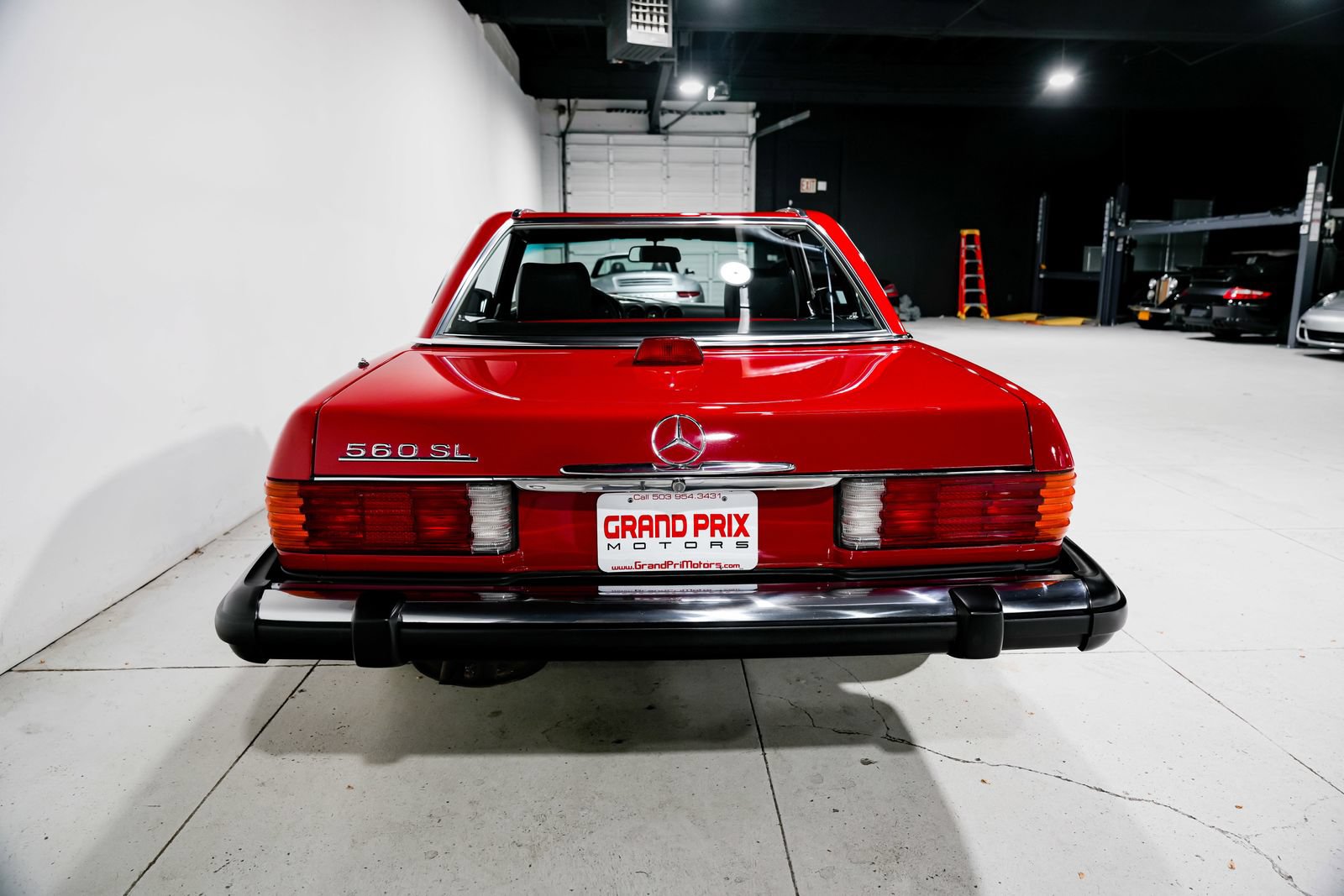 Used 1987 Mercedes-Benz 560 SL image 4