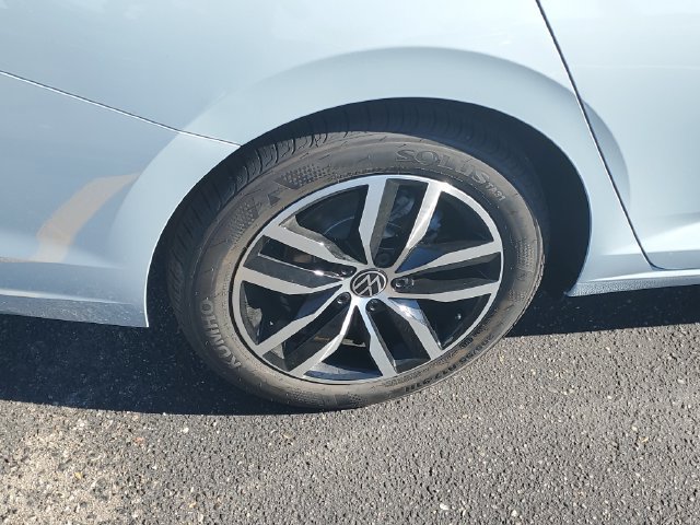 New 2027 Volkswagen Jetta SE FWD image 5