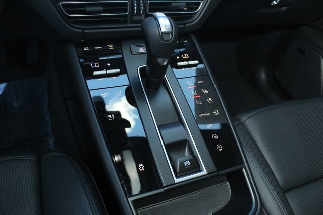 Certified 2026 Porsche Macan Base image 17