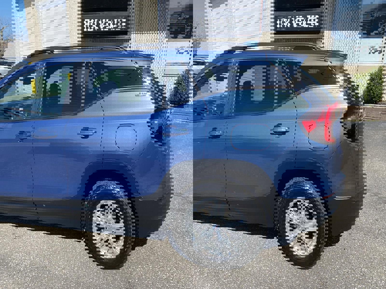 Used 2024 GMC Terrain SLE w/ Driver Convenience Package image 6