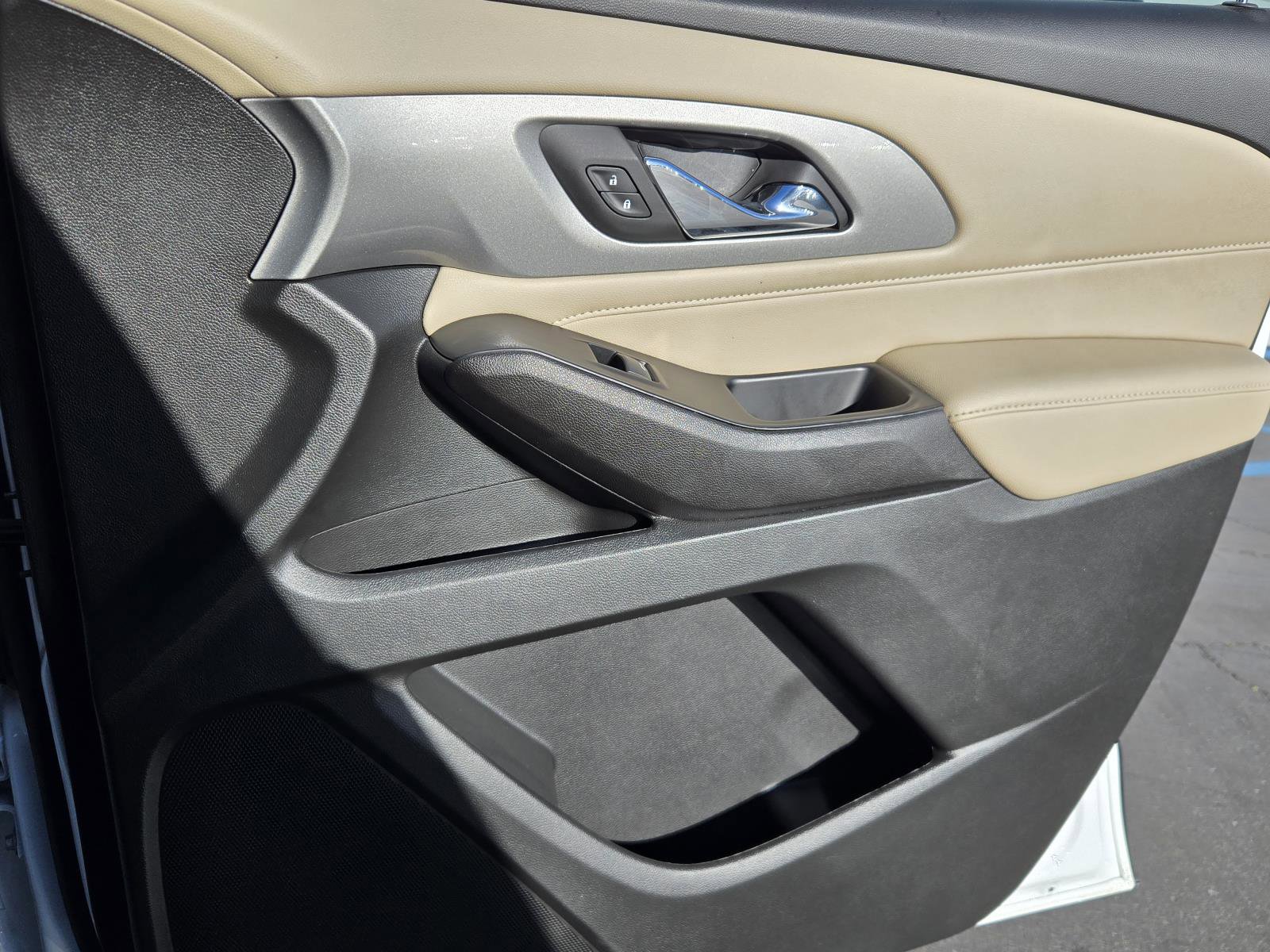 Used 2023 Chevrolet Traverse LS image 34