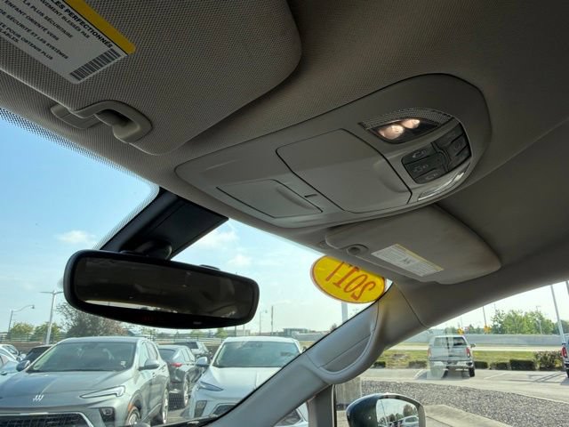 Used 2017 Chrysler Pacifica Touring FWD image 25