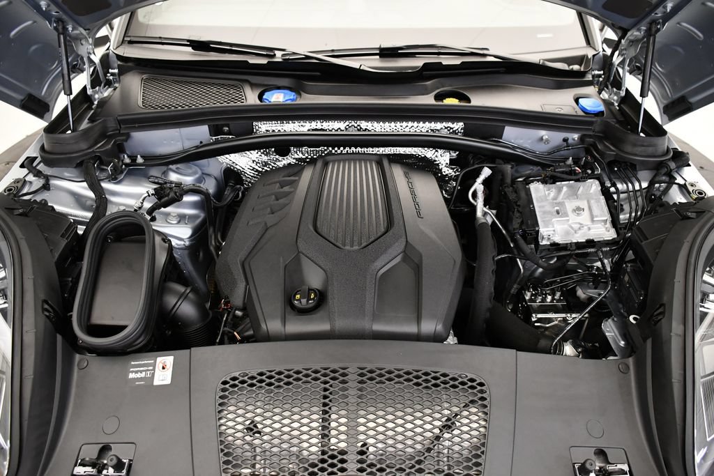 Certified 2026 Porsche Macan Turbo AWD/4WD image 12