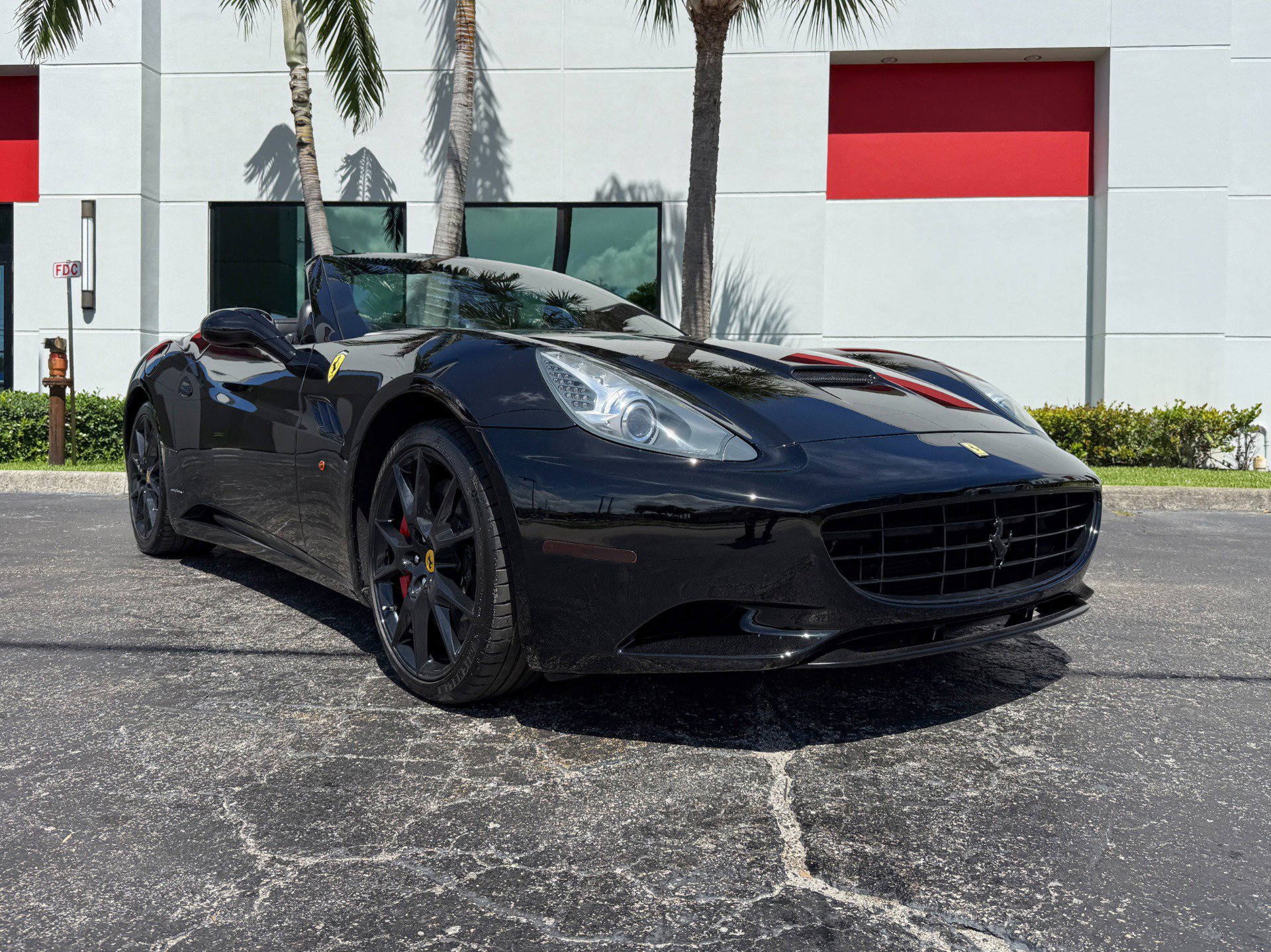 Used 2010 Ferrari California RWD image 4