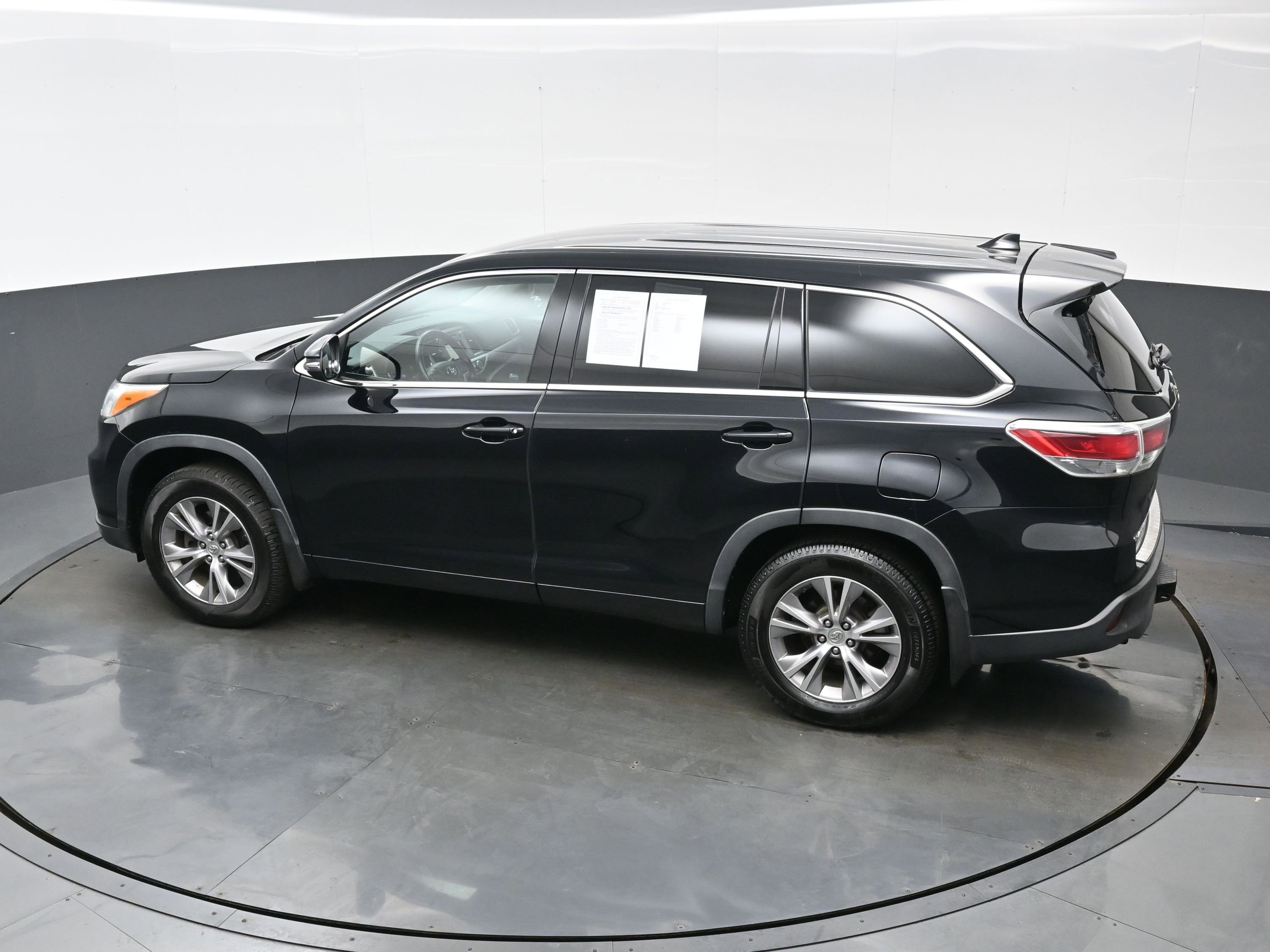 Used 2014 Toyota Highlander Plus AWD/4WD image 36