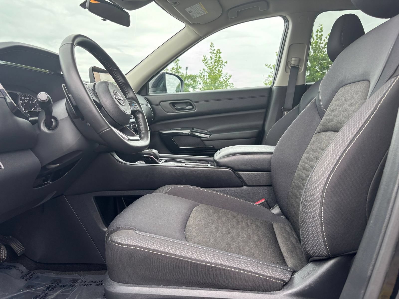 Used 2025 Nissan Pathfinder SV FWD image 22