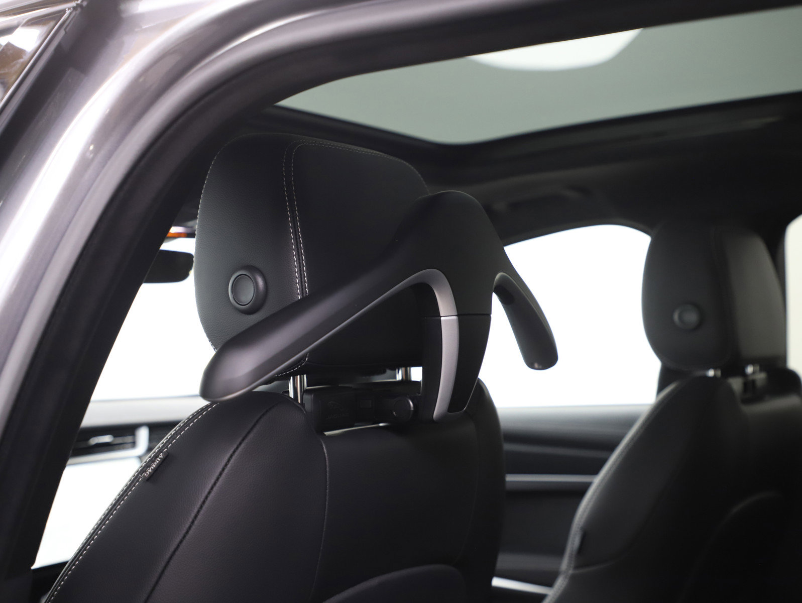 Used 2025 Jaguar F-PACE R-Dynamic S image 19