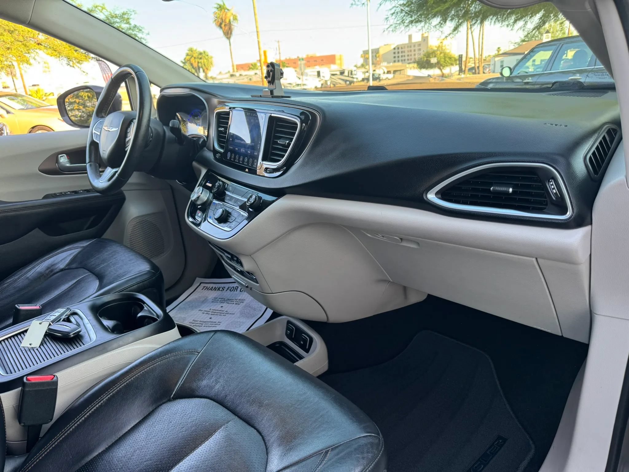 Used 2017 Chrysler Pacifica Touring-L Plus FWD image 37