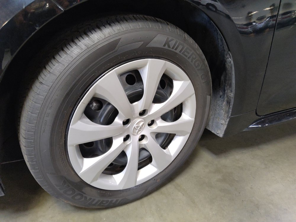 Used 2025 Toyota Corolla LE FWD image 31