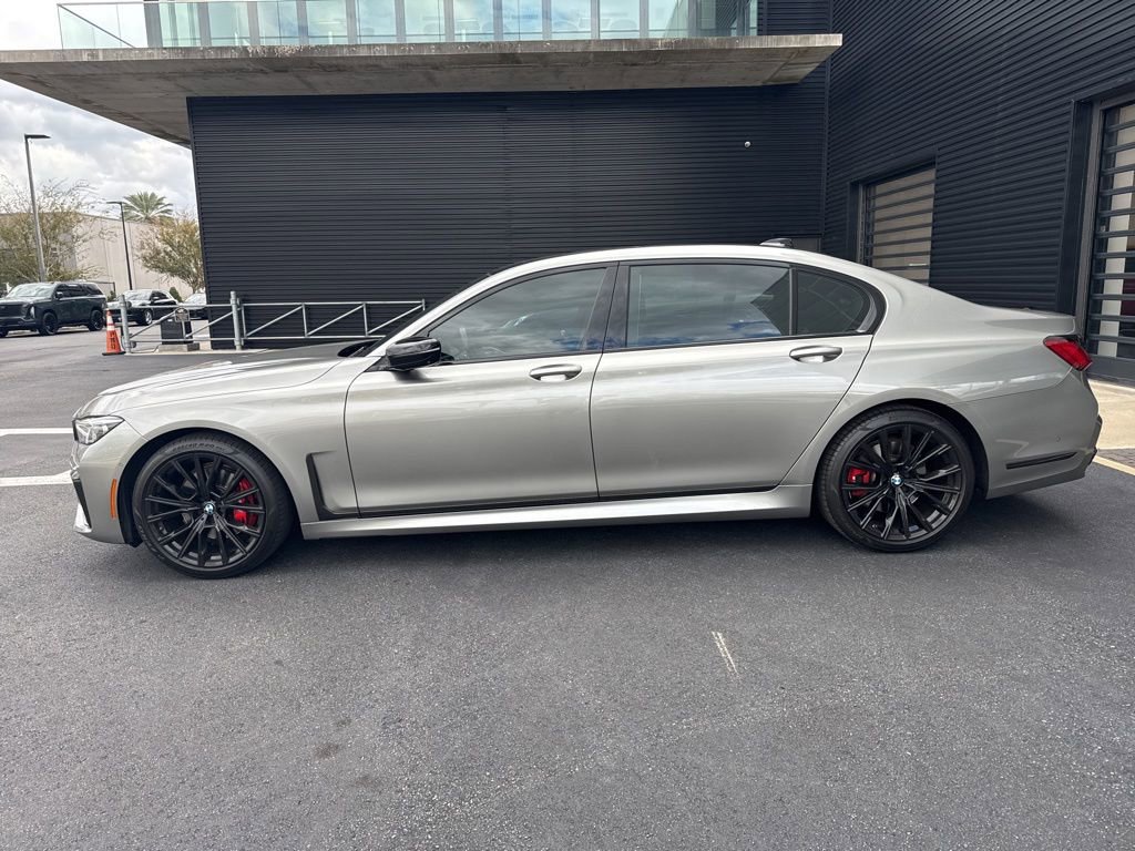 Used 2022 BMW 740i w/ M Sport Package image 2