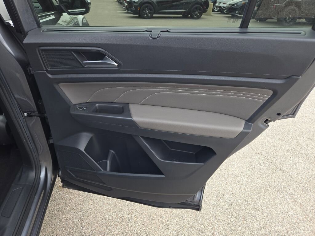 Used 2023 Volkswagen Atlas SE image 11
