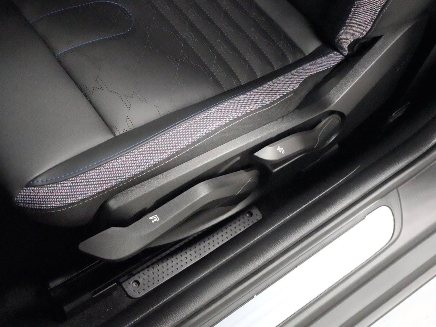 Certified 2025 MINI Cooper S image 31