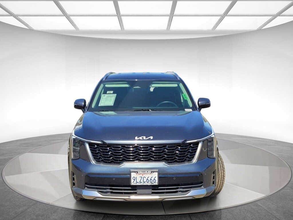 Used 2024 Kia Sorento S image 8