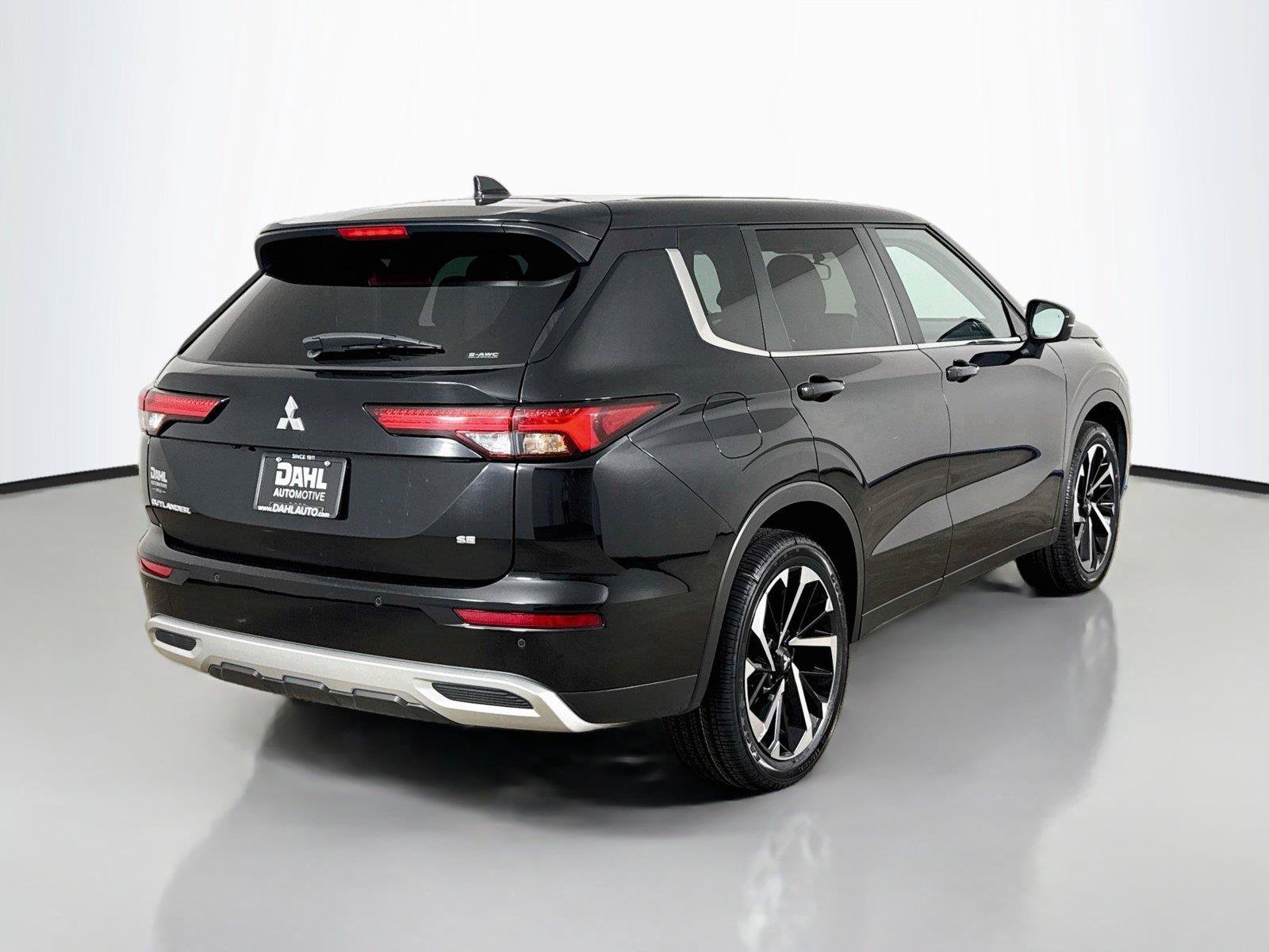 Used 2024 Mitsubishi Outlander SE Black Edition AWD/4WD image 13