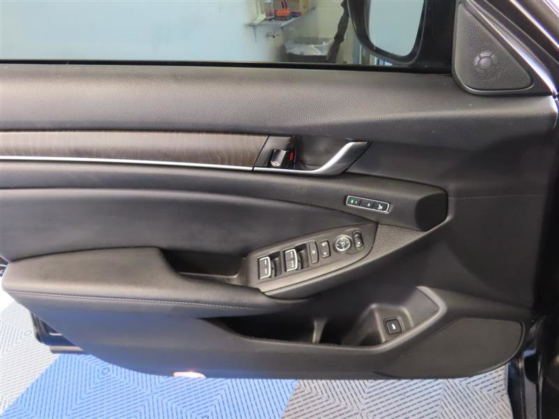 Used 2021 Honda Accord Touring image 16