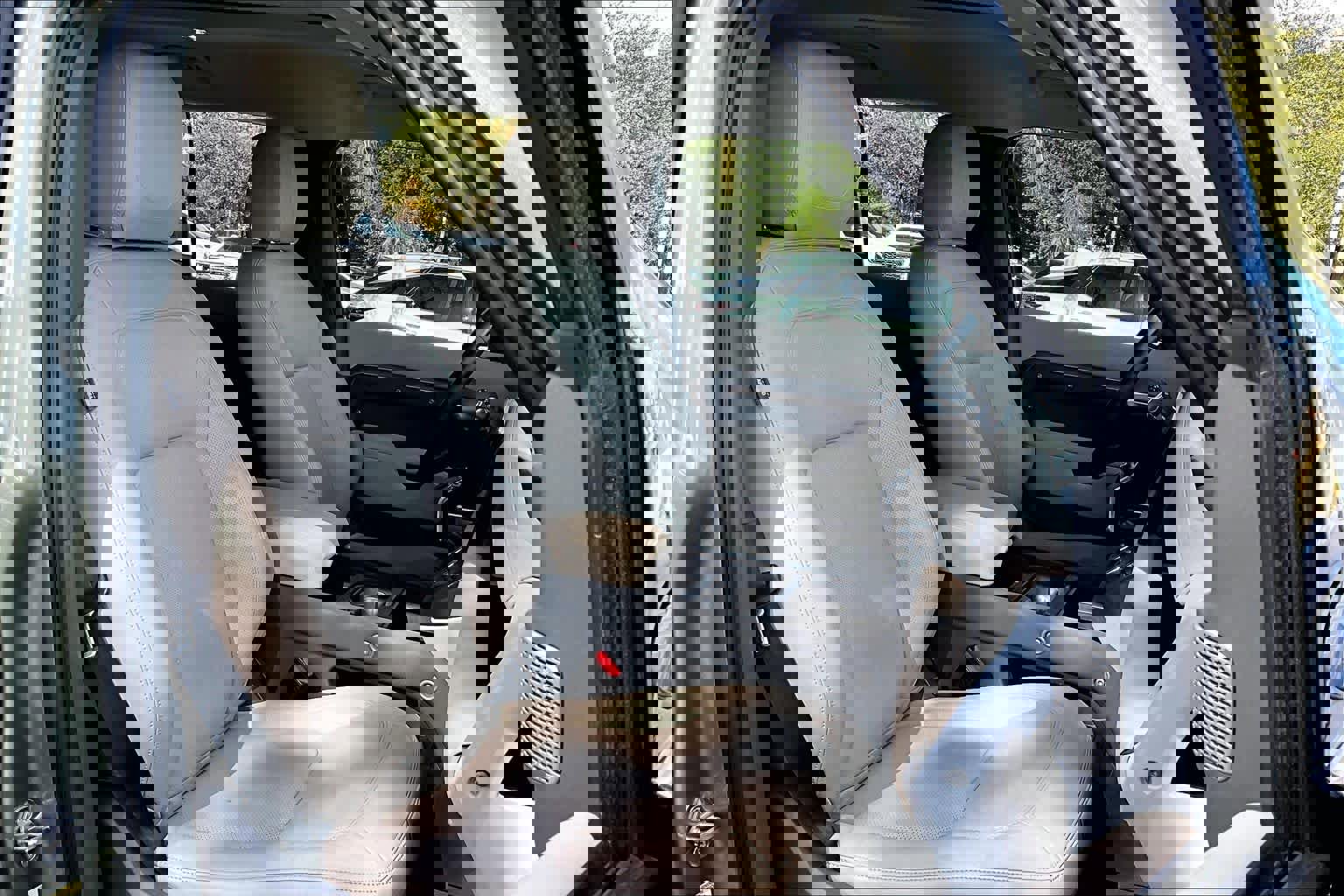 Used 2023 Land Rover Defender 130 SE image 9