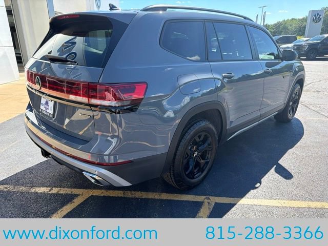 Used 2025 Volkswagen Atlas Peak Edition SE AWD/4WD image 8