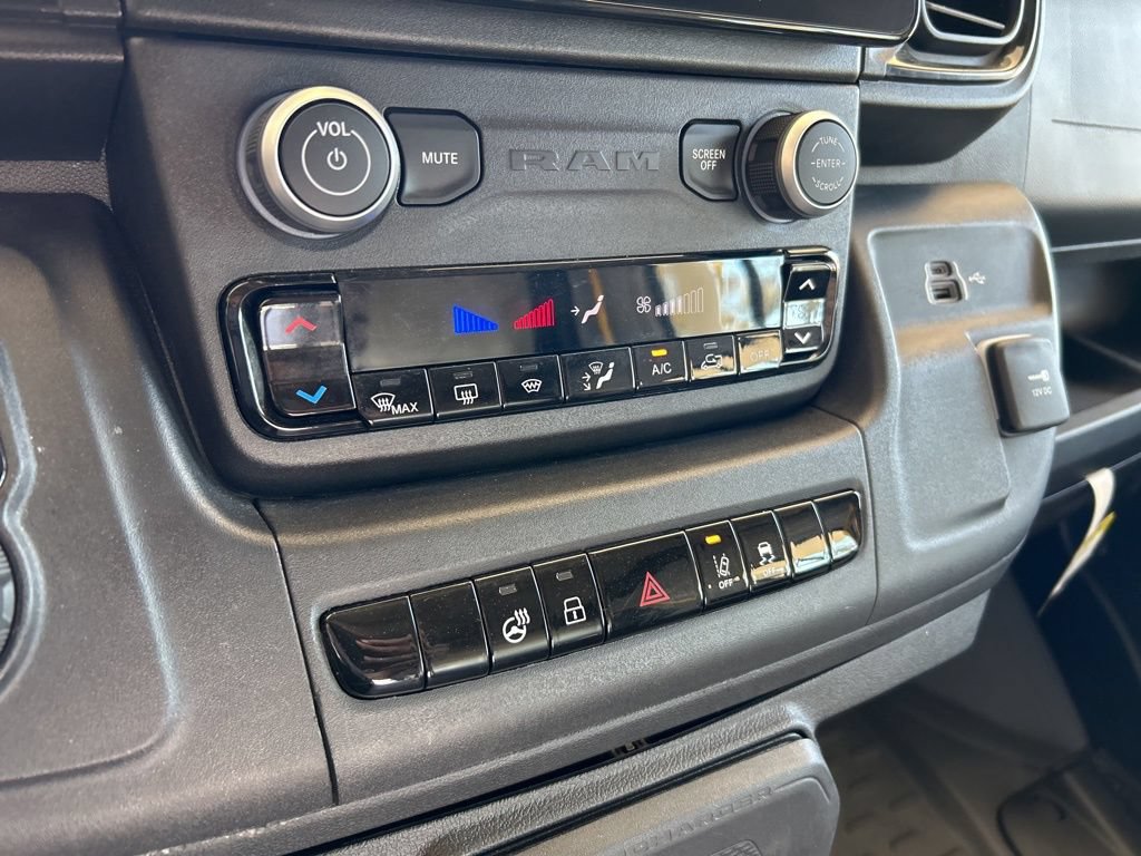 Used 2024 RAM ProMaster 3500 w/ Delivery Van Package FWD image 39