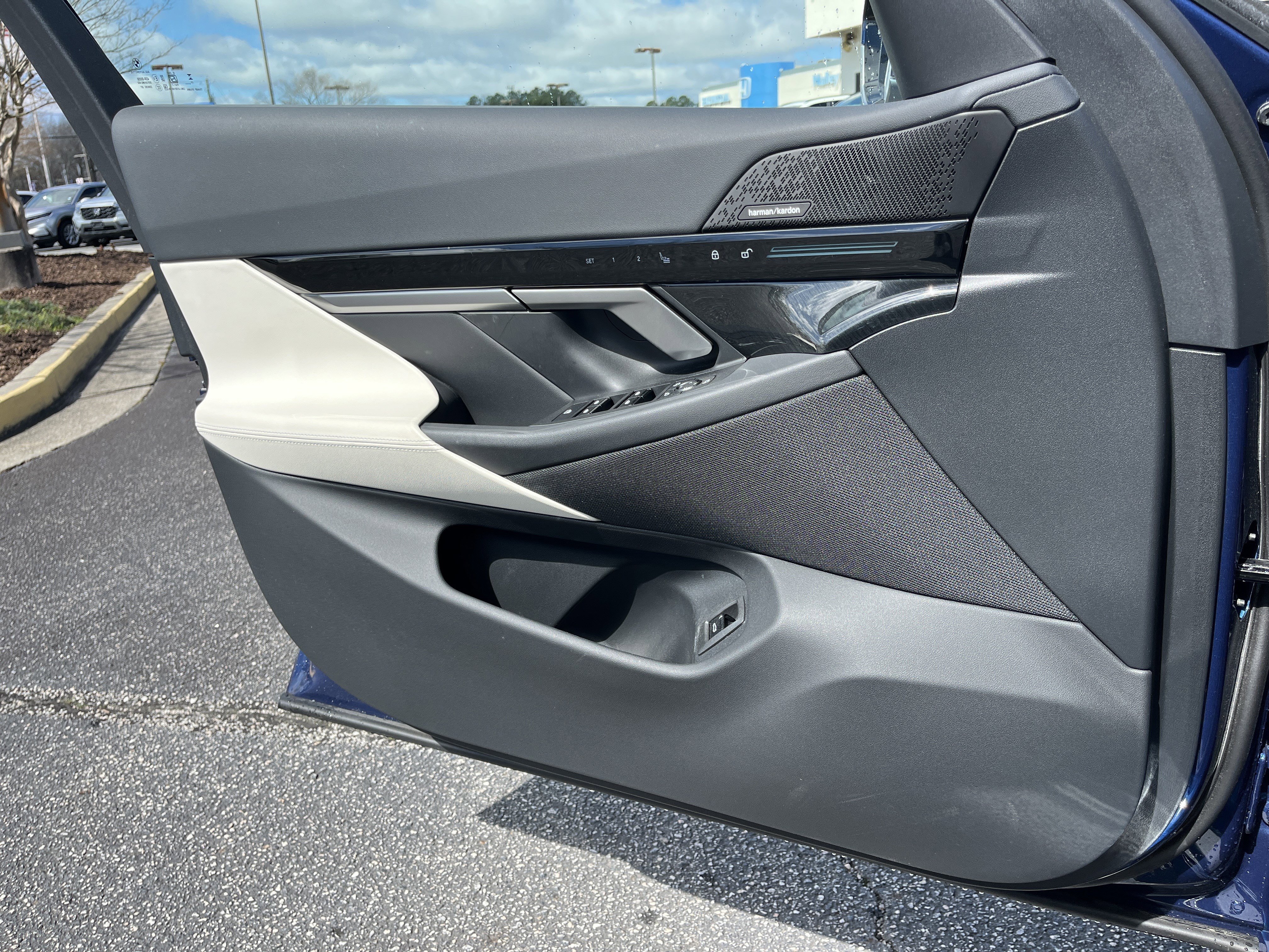 Used 2024 BMW 530i w/ Premium Package image 14