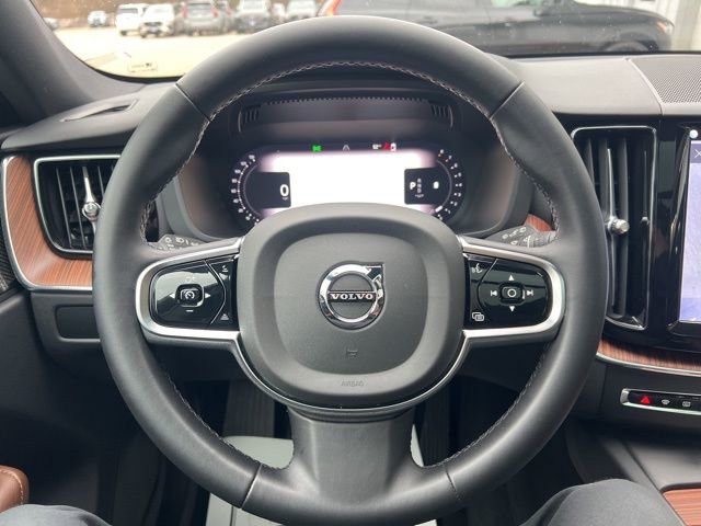Certified 2023 Volvo XC60 B5 Plus w/ Climate Package image 31