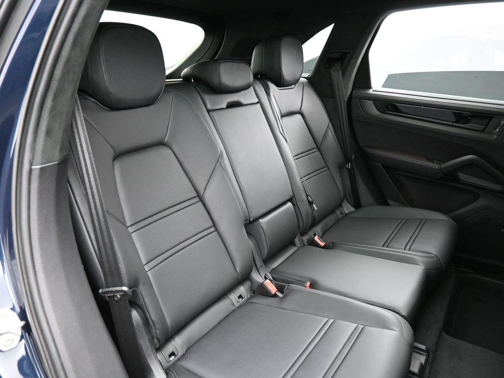 New 2026 Porsche Cayenne GTS image 28