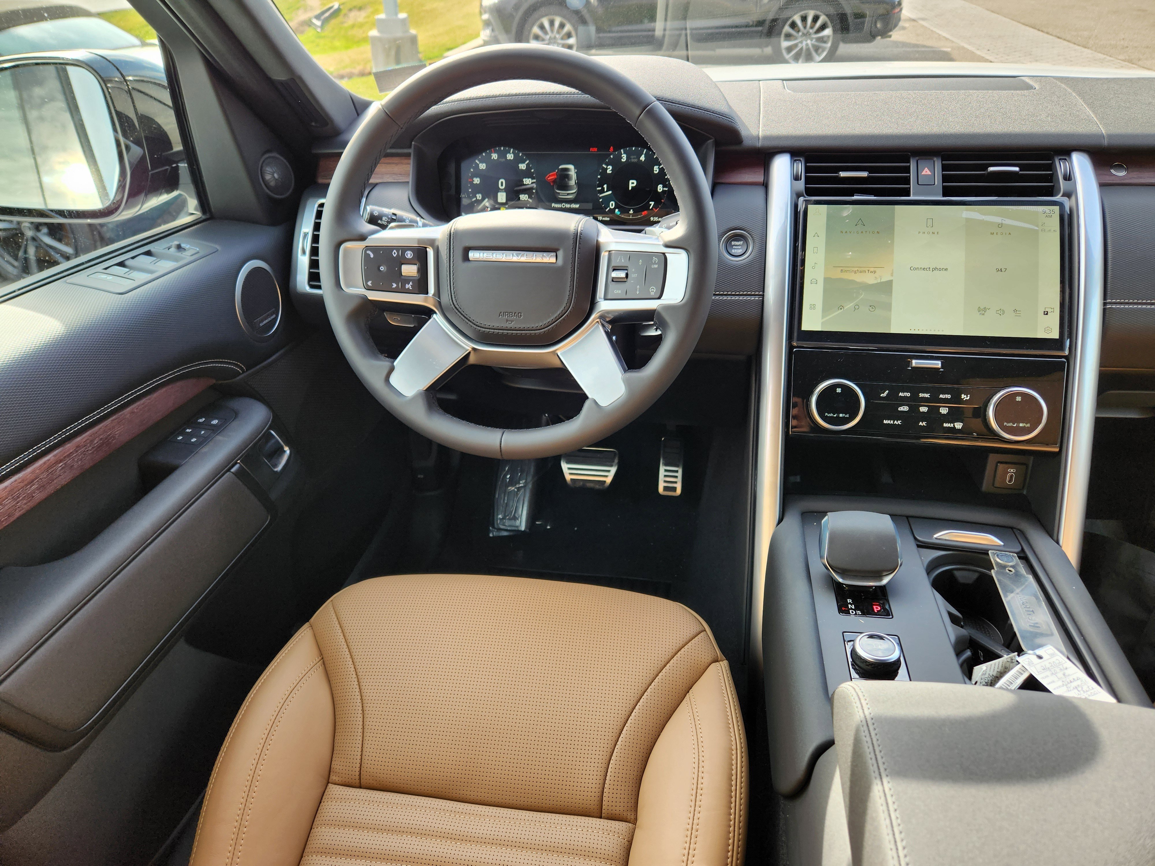 New 2026 Land Rover Discovery Dynamic SE AWD/4WD image 14